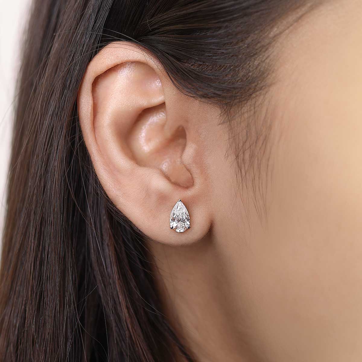 Solitaire Spark: The Perfect Earring