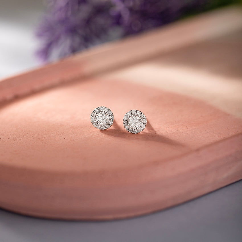 Elegant Simplicity: Solitaire Earring