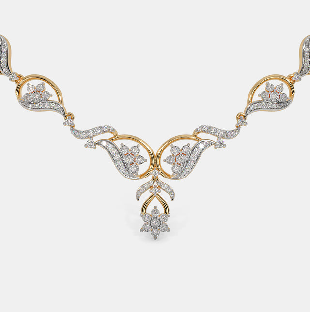Glamorous Shine: Luxurious Diamond Necklace